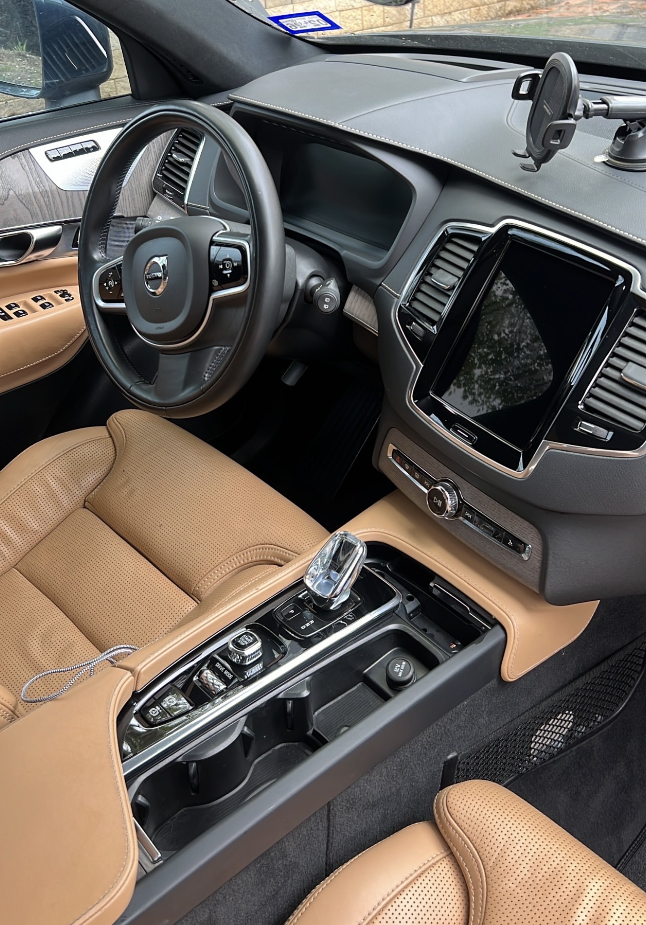Volvo SUV interior dashboard after detail